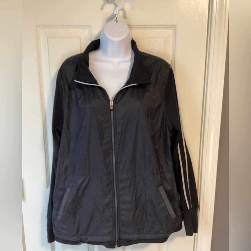 Black Tangerine jacket with zipper, side pockets, and stripes -size xl